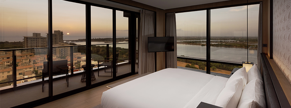 1 King Junior Suite River View Balcony