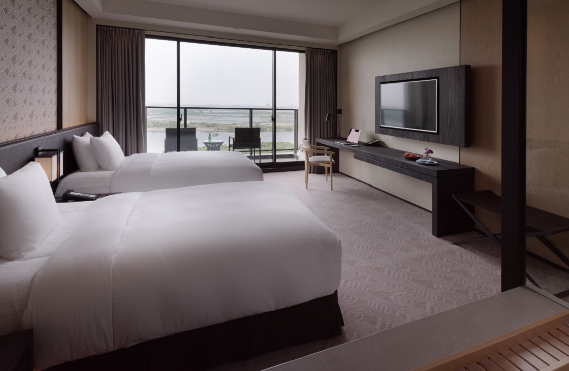 2 Twin Beds Premium River View Balcony