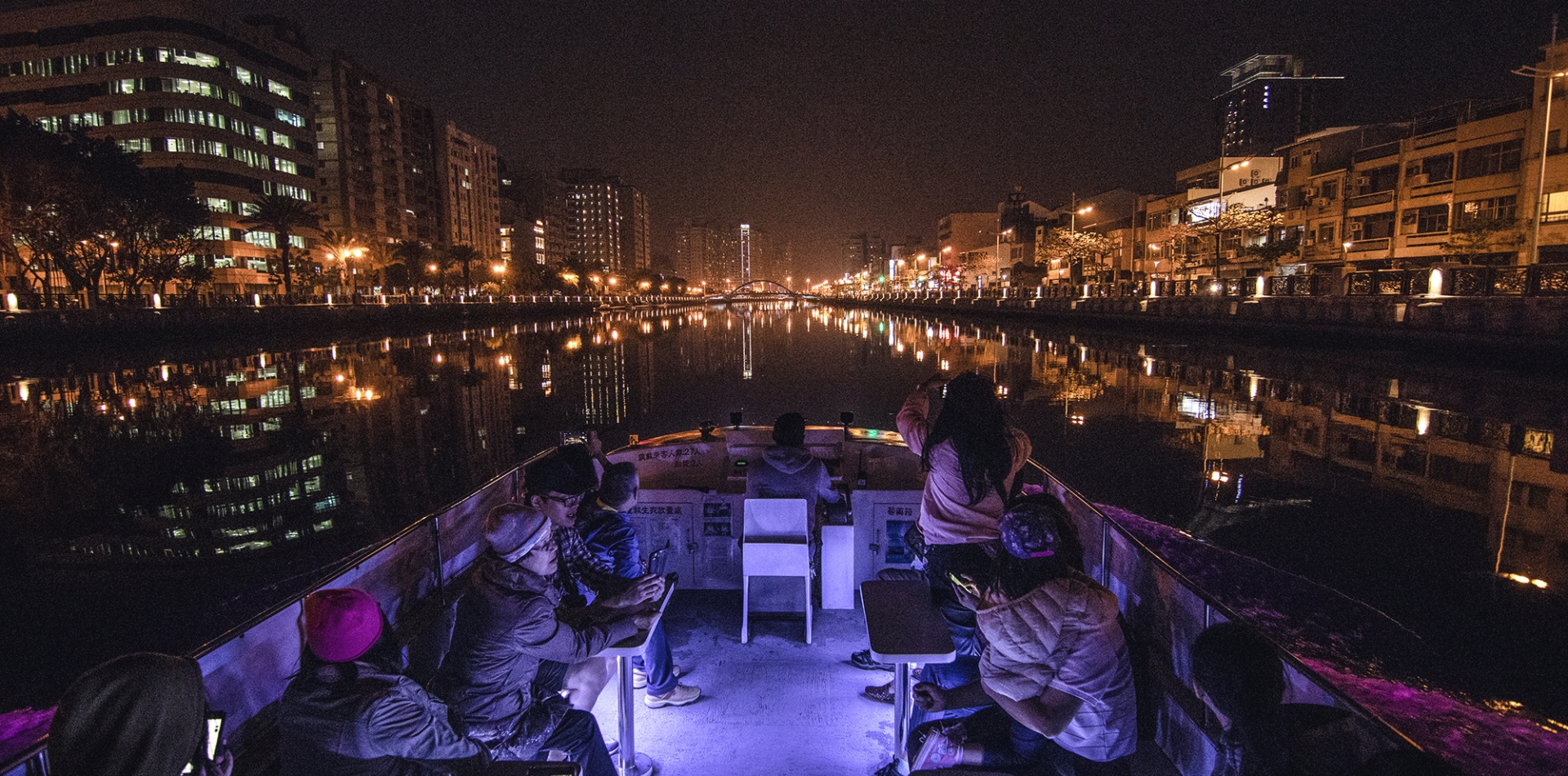 酒店周邊景點_平底船_夜景